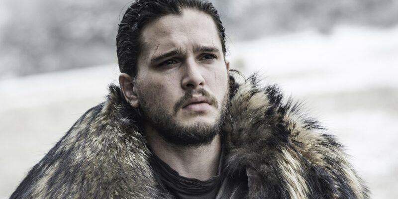 Kit Harington aparece de surpresa na convenção de Game of Thrones e fala sobre seu derivado Snow.