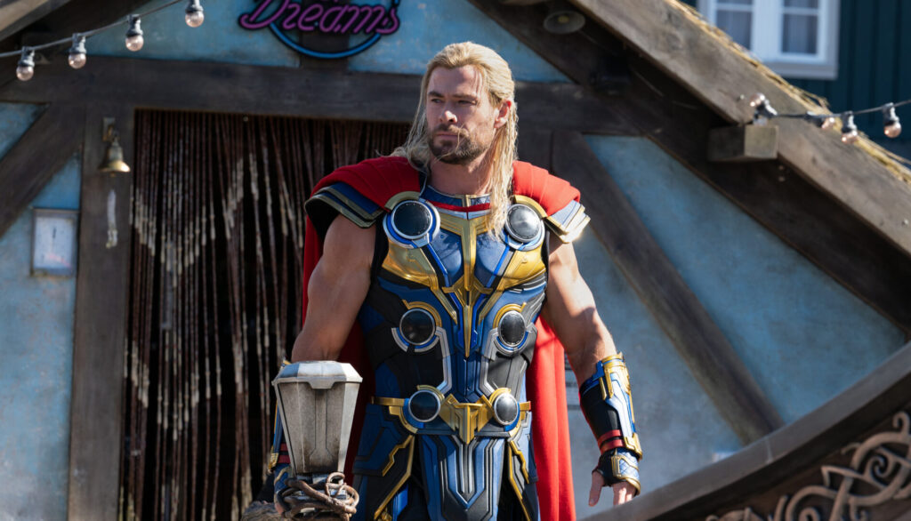 thor-amor-e-trovao-thor-love-and-thunder-Chris-Hemsworth-filmes-marvel-estudio-vingadores-herois-cinema-asgard-odin-resgate