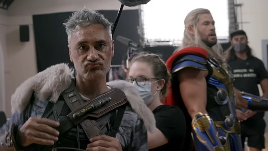 Diretor diz que aceitou fazer Thor: Ragnarok por estar pobre
