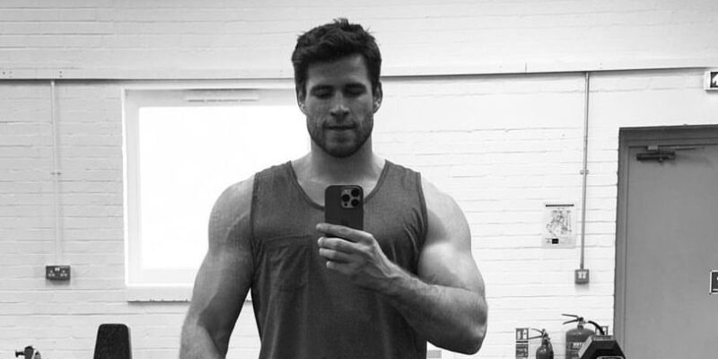 Liam Hemsworth exibe visual musculoso para 4ª Temporada de The Witcher