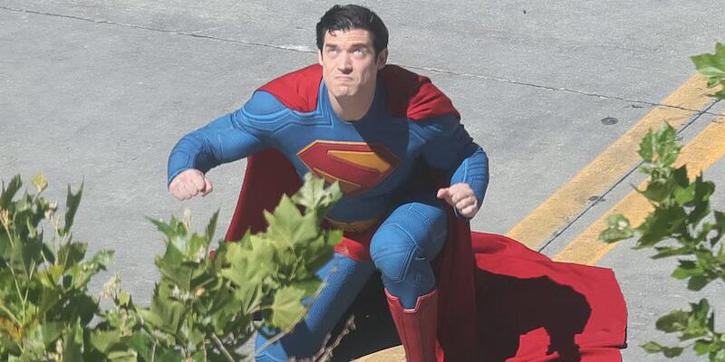 Superman levanta voo no set de filmagens do longa