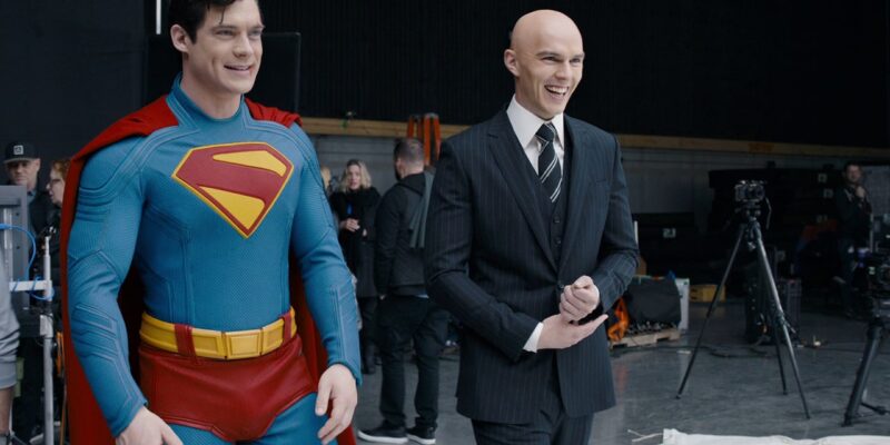 Superman  James Gunn revelou que o filme vai ganhar trailer na quarta-feira (14) com david corenswet e rachel brosnahan