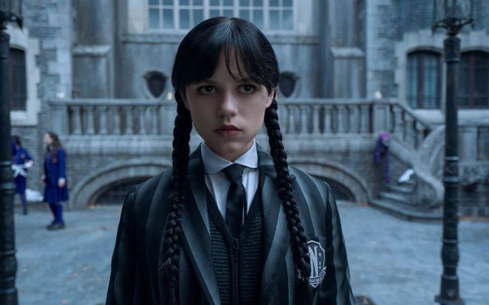 wandinha-netflix-temporada2-terror-jennaortega-emmamyers-ladygaga-stevebuscemi-thandiwenewton-billiepiper-christopherlloyd-catherinezetajones-lancamento