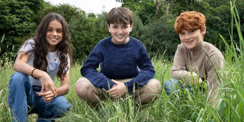 Primeiras fotos da série de Harry Potter mostram Harry e Duda no set da HBO