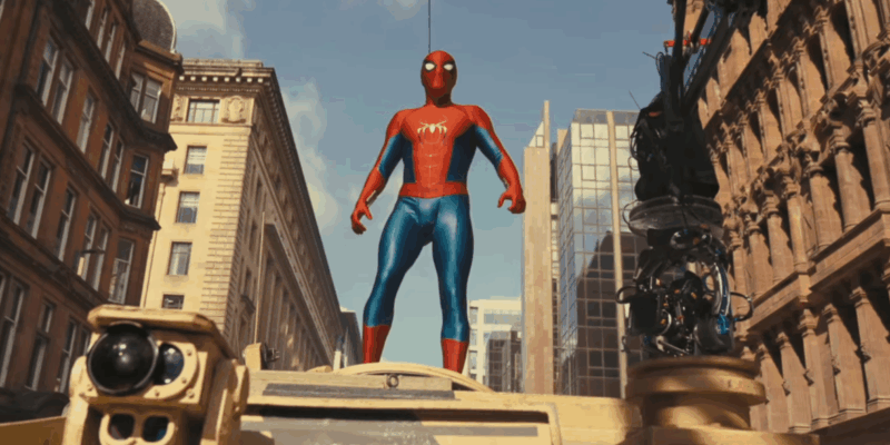 Homem-Aranha: Um Novo Dia | Tom Holland recria pose clássica do herói em set