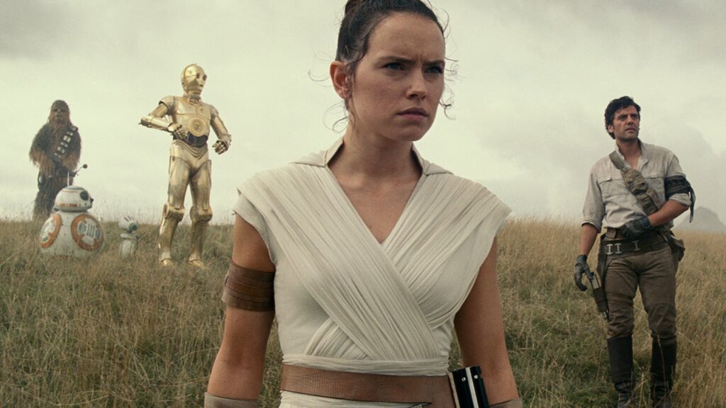 Daisy Ridley empolga os fãs ao garantir que novo filme de Rey vai valer cada segundo de espera